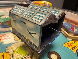 ANTIKER VORKRIEG GERMANY BLECHSPIELZEUG HANGAR PENNY TOY RAR