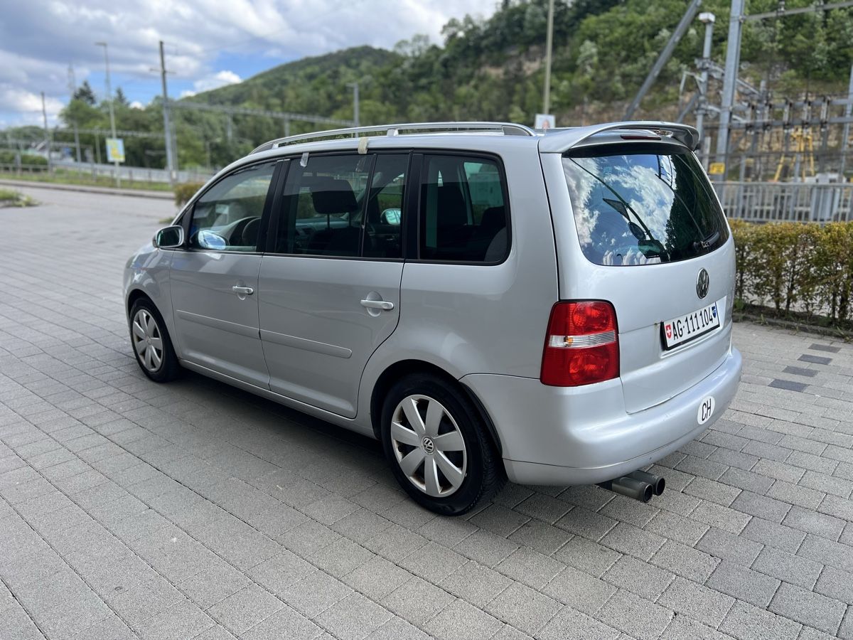VW Automobili: VW Touran 2.0 TDI  – Usato da Liestal venduto da EL_RA94 4