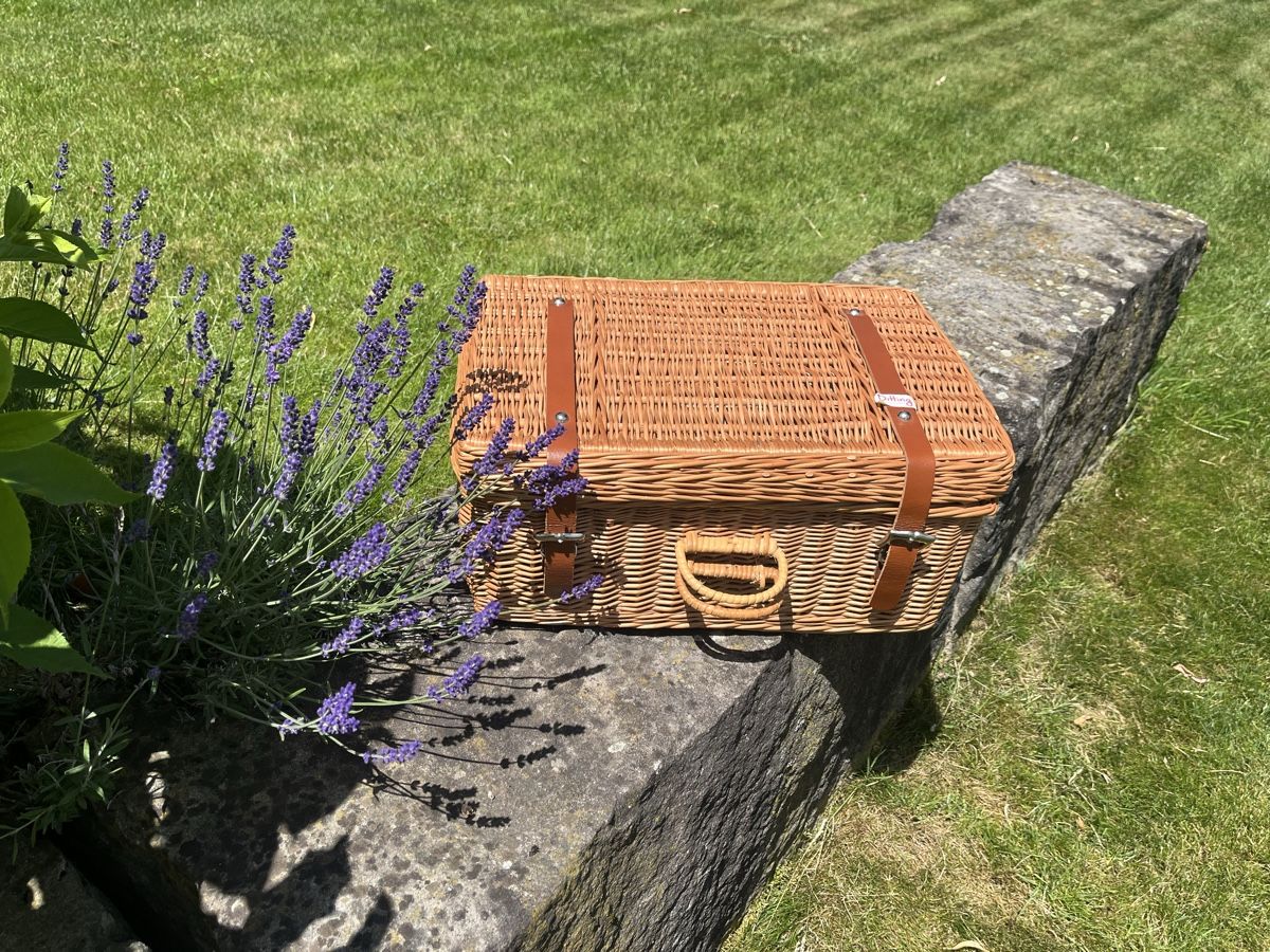 Sonstiges für Haushalt & Wohnen: Picknick basket de luxe! – Gebraucht aus Schindellegi von Zurpan 1