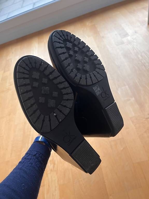 Damenschuhe: CK Wedge Stiefeletten schwarz lack – Gebraucht aus Züberwangen von biene_83 2