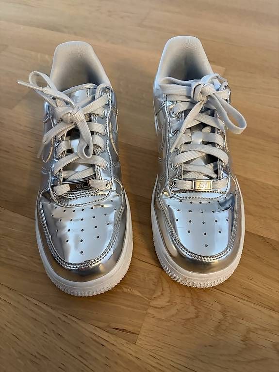 Scarpe da donna: Nike Air Sneaker  Grösse 37,5  – Usato da Zürich venduto da beg_nlp8