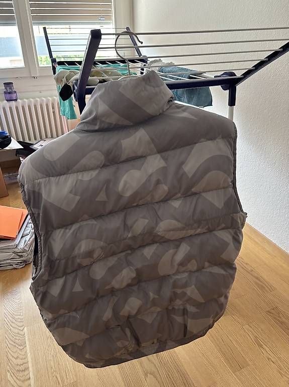 Gilet & Giacche: Gilet Adidas réversible  Excellent état – Usato da Genève venduto da zaj_g5bz 2