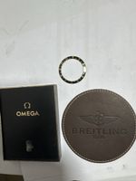 Boîte Omega et lunette Breitling, accessoires pour montres