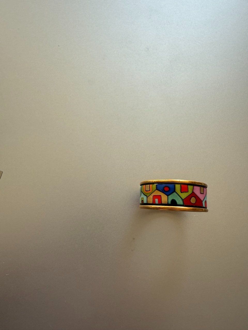 Freywille Anelli: FREYWILLE "Hommage à Hundertwasser" fire-enamel band ring – Usato da Zürich venduto da futurmutur 1