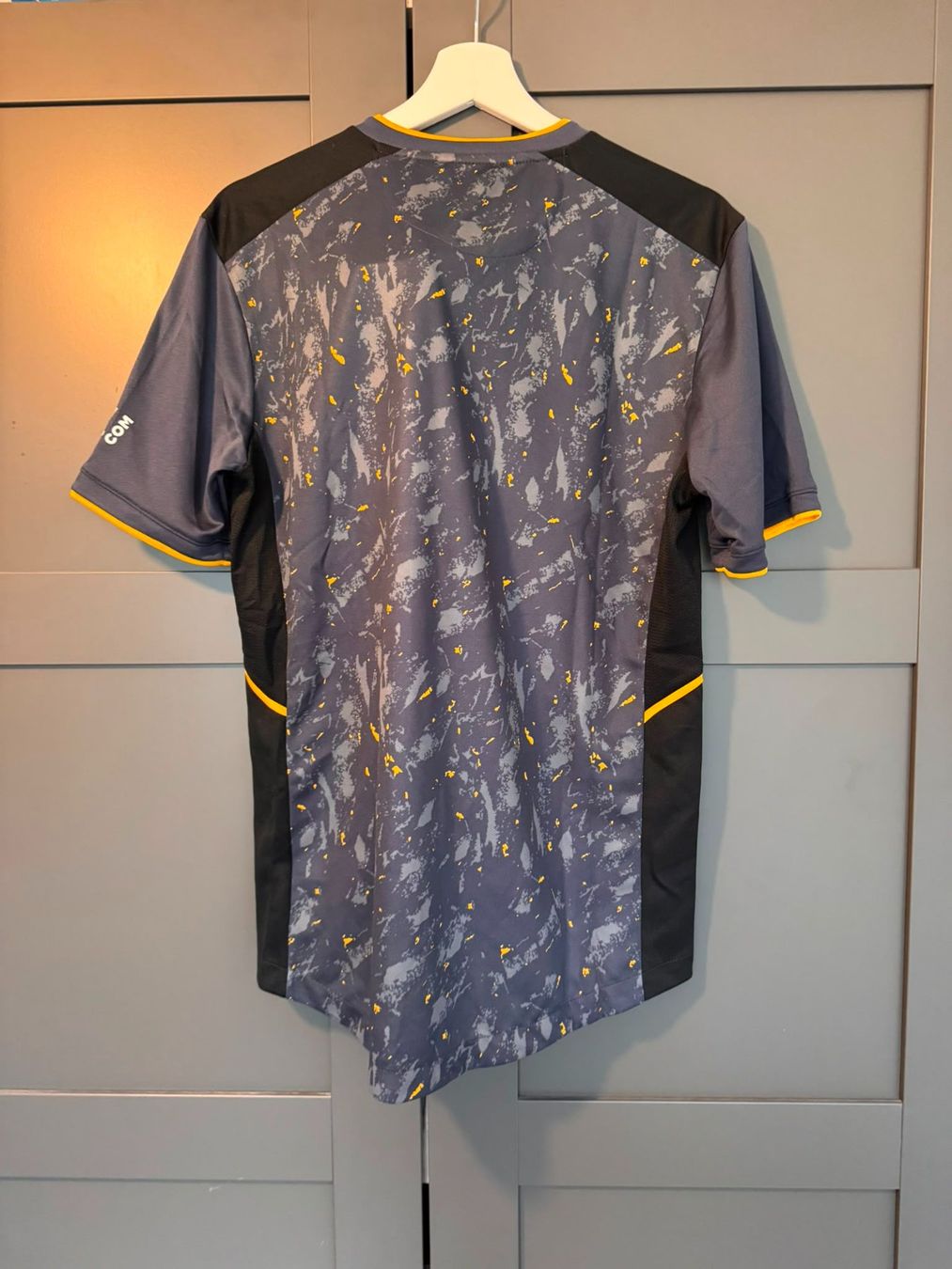Canottiere & Pantaloni: Wolverhampton Wanderers Away Trikot Castore Grösse L – Nuovo (secondo la descrizione) da Oftringen venduto da Ciciinho20 1