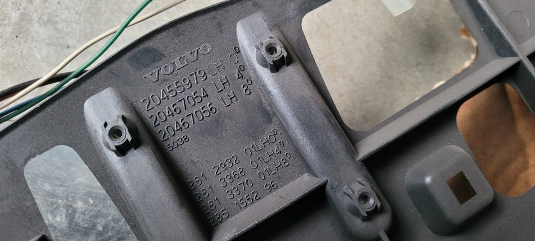 Volvo Toutes les pièces détachées: Volvo Spiegelhalter – Neuf avec emballage d'origine à Kerns par avr75 3