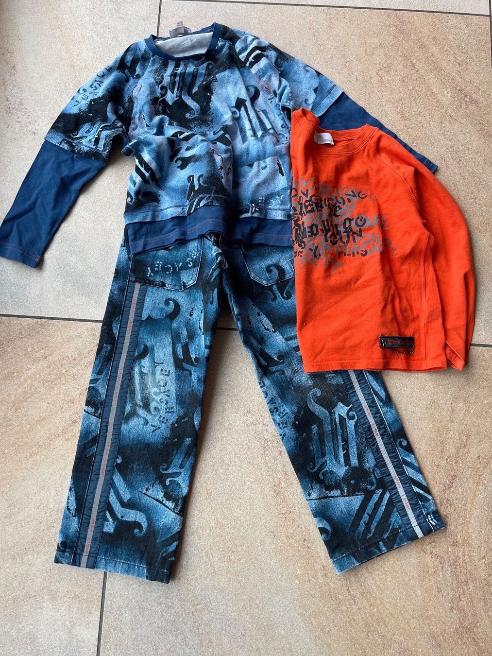 Versace Kleiderpakete & -sets: Versace Young Set 110/116 – Gebraucht aus Muttenz von Susanne81002