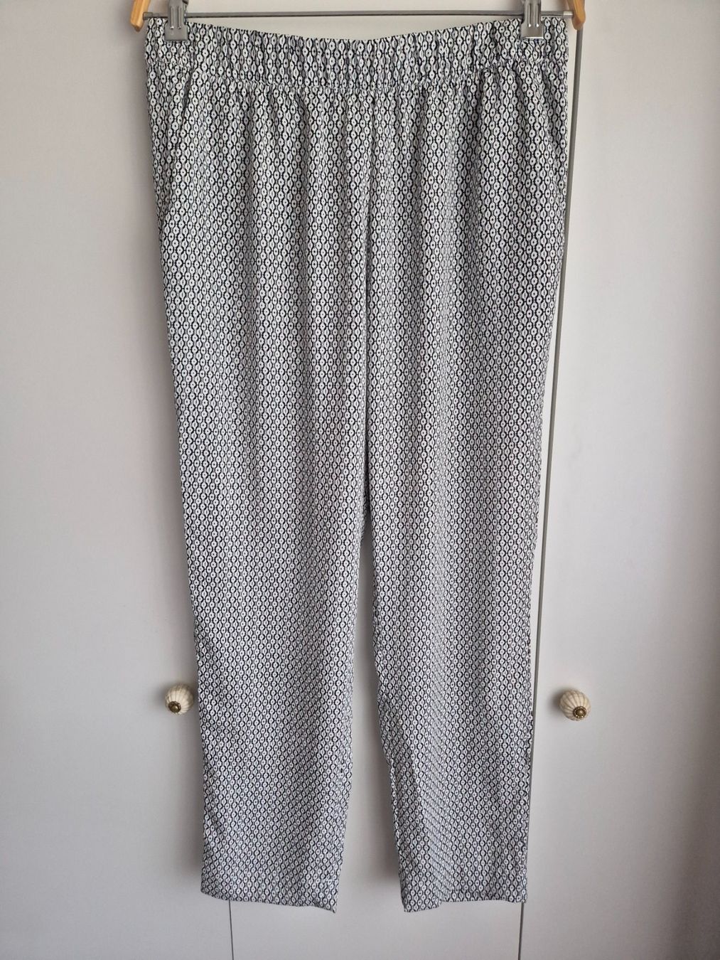 H&M Pantaloni: H&M  stoff sommer hose   Grösse 40 – Usato da Niederweningen venduto da Obson 1