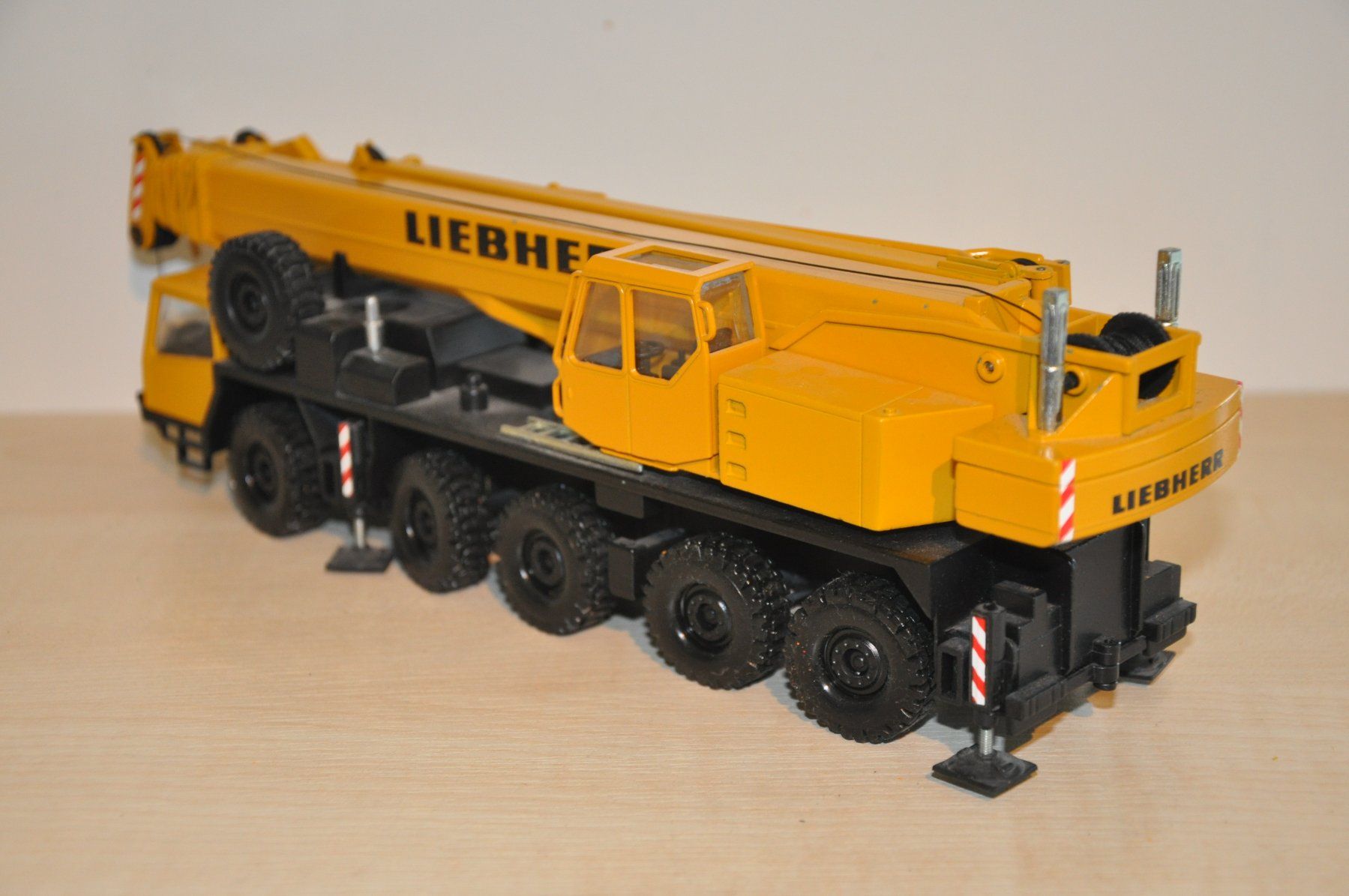 Conrad Kit di modellismo & Modellini statici: LIEBHERR Mobilkran – Difettoso da Mitlödi venduto da worker04 1