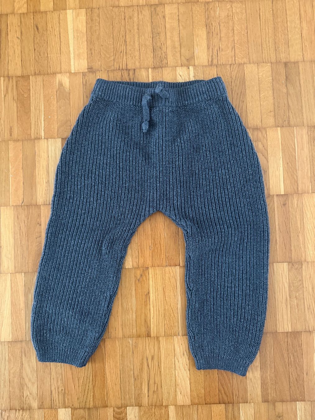 H&M Pantaloni: H&M Hosen Gr 92 – Nuovo (secondo la descrizione) da Richterswil venduto da Eunoia85