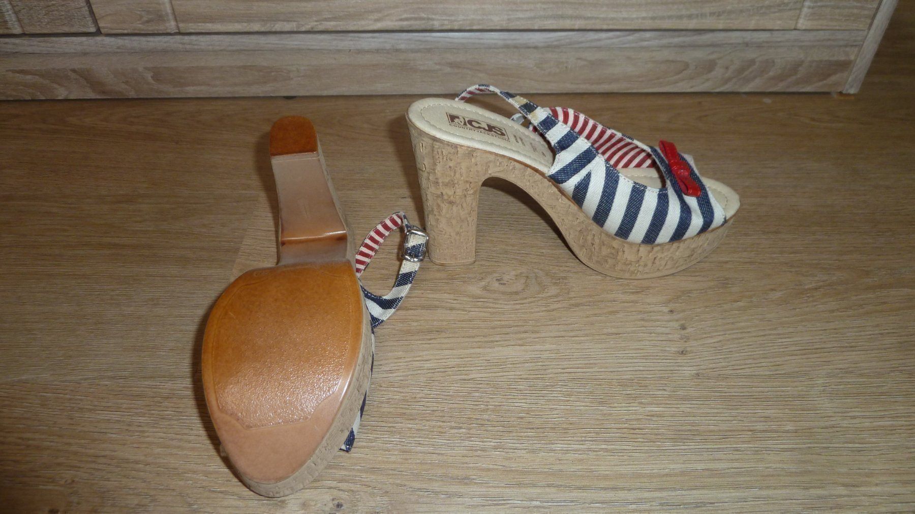 Chaussures femmes: Pumps Schuhe Grosse 39 Kork Leder Stoff – Neuf (Voir description) à Siebnen par GluckPilz5684 2