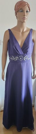 Neues, langes, violettes Abendkleid Gr. 42 mit Verzierung