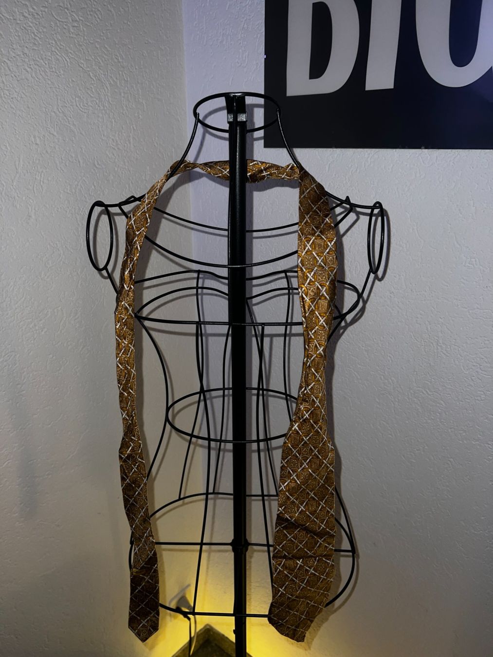 Celine Cravatte: Elegante Celine Paris Seidenkrawatte – Usato da Winterthur venduto da Dejv 5