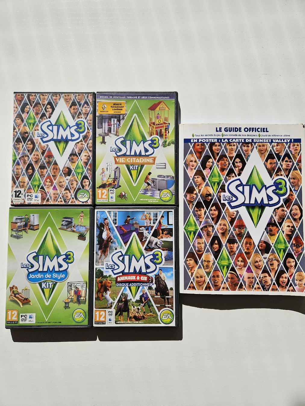Microsoft Giochi: Jeu PC Les sims 3 + 3 extensions + guide officiel – Usato da Genève venduto da JojoInfinite