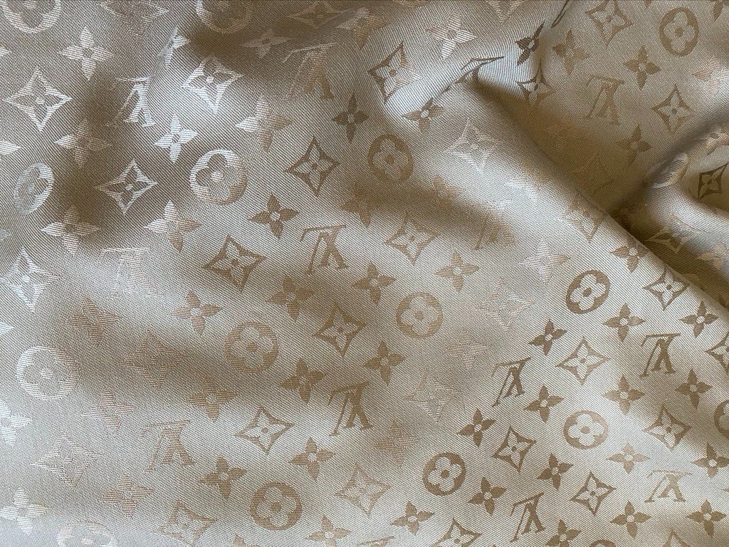 Louis Vuitton Foulard & Sciarpe: Louis Vuitton, Foulard – Usato da Zürich venduto da leo0105 6