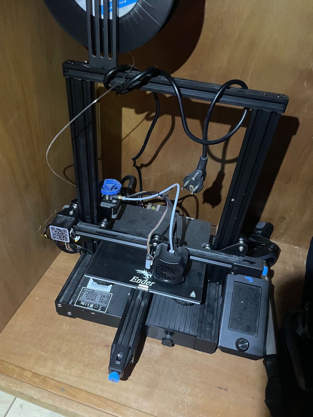 Creality Stampanti 3D: 3D Drucker (Creality) mit Auto-leveling & 10 Rollen Filament – Usato da Dietikon venduto da mar_9qqw