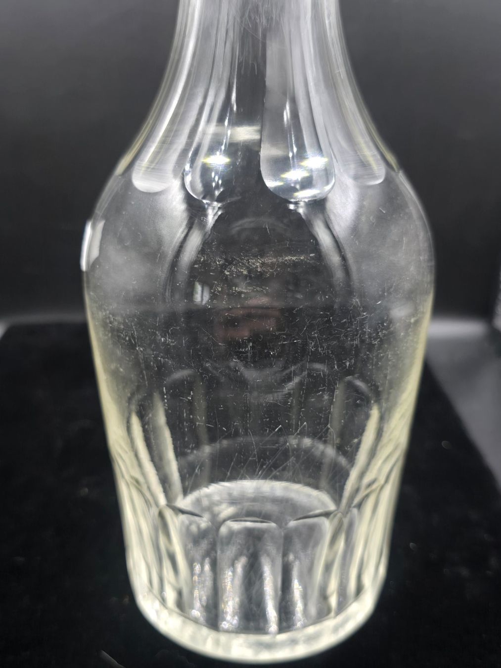 Caraffe: Antike, geschliffene Glaskaraffe mit Eichstrich – Usato da Rorschacherberg venduto da snOOpydOg11 2