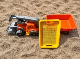 Sandspielzeug Traktor mit Anhänger und Sieb  gebraucht