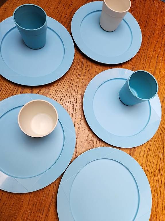 Tupperware Contenitori & Simili: Tupperware Picknick Set 5x Teller 6x Becher 5xBesteck. – Usato da Gstaad venduto da Meiel2020 1