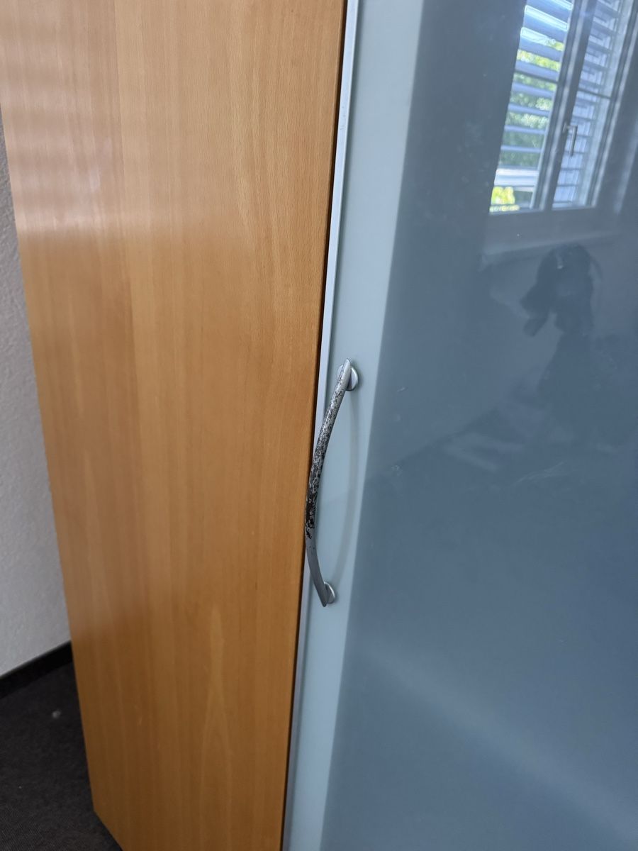 Armoires: Gebrauchter Kleiderschrank  – D'occasion à Rüti ZH par Beli84 2
