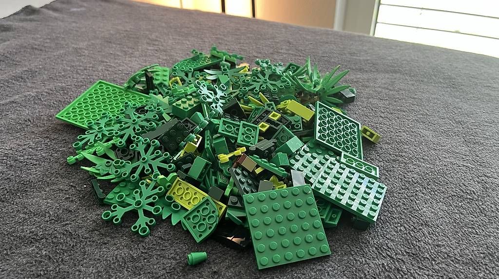 Spielzeuge: Lego Einzelteile Grün | 321g – Gebraucht aus Oftringen von ric_l2mv