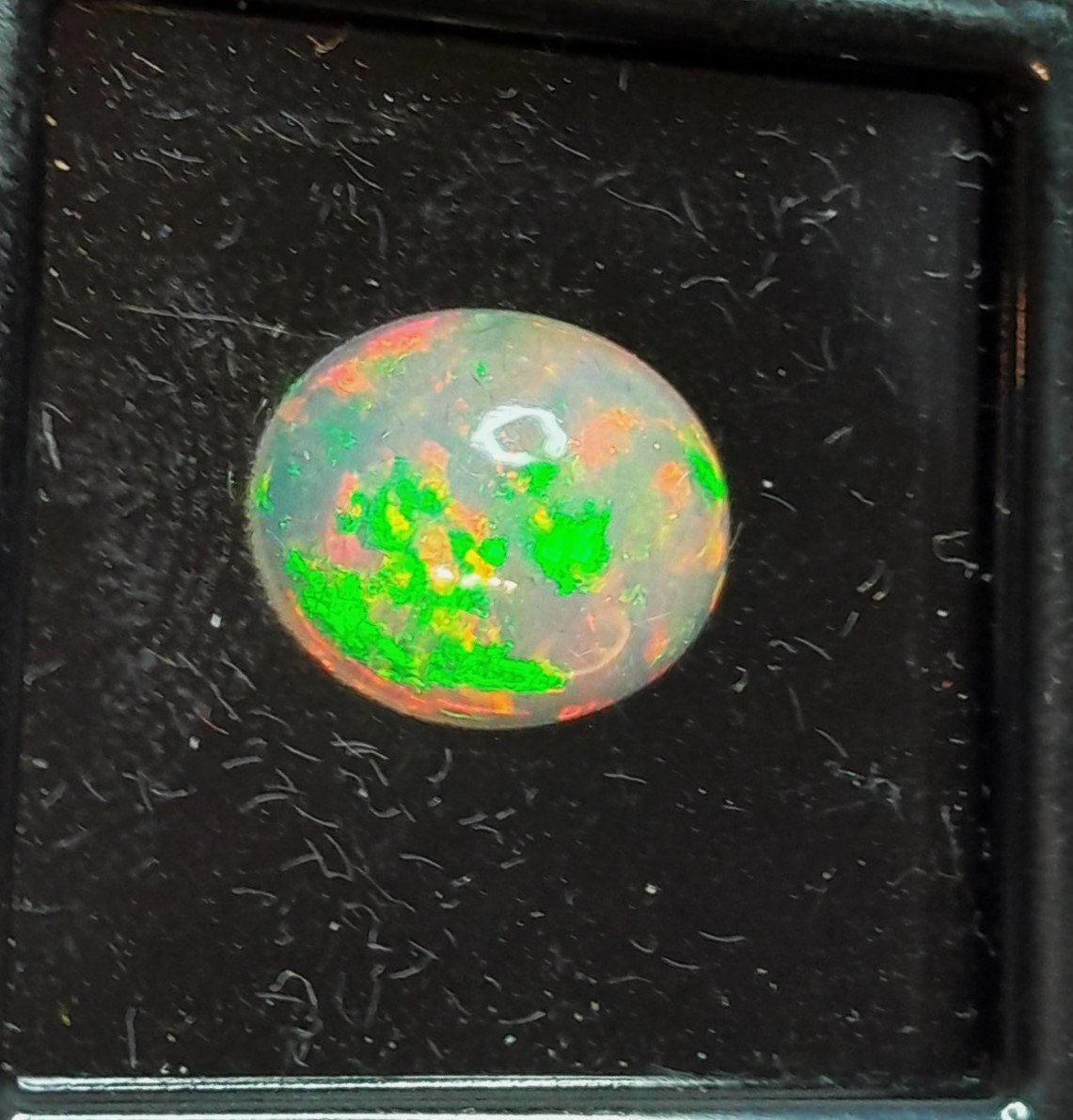 Pietre preziose: Opale 2.21 ct - SUPER FLASH - CERTIFICAT 585.- Fr – Nuovo (secondo la descrizione) da Grimisuat venduto da Valgem 1