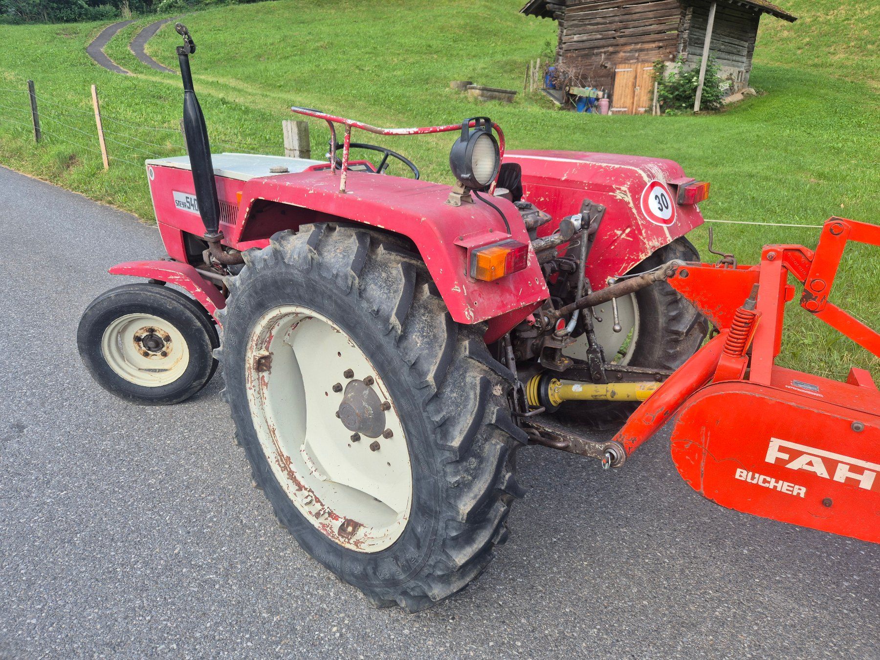 Steyr Trattori: Traktor Steyr 540 2-Rad mit Seitenmähwerk – Usato da Kandergrund venduto da 07071963 2