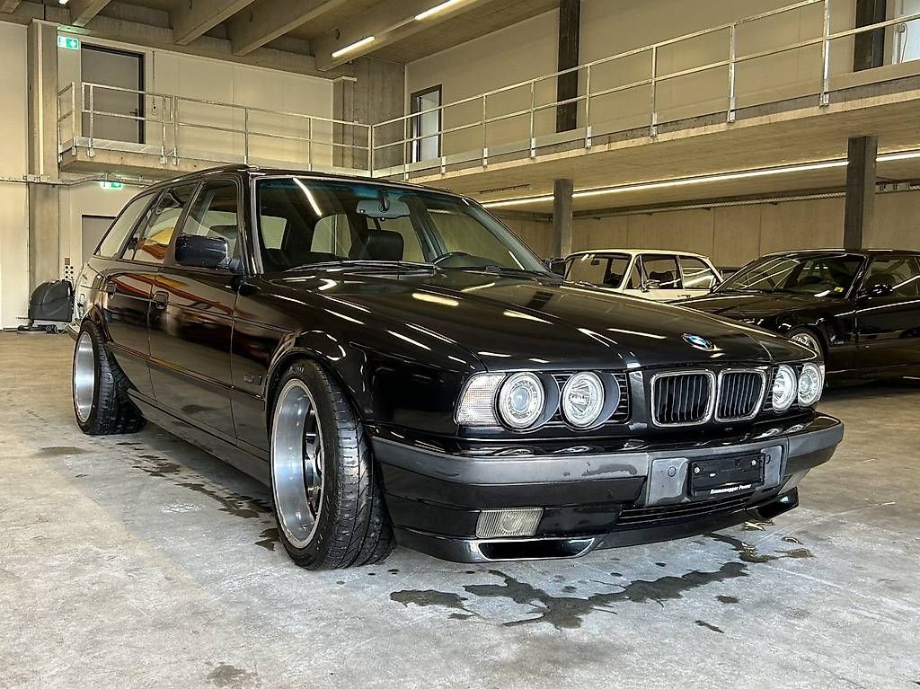 Automobili: 540i V8 Touring 1995 schwarz E34 – Usato da Alpnach Dorf venduto da inf_56t7