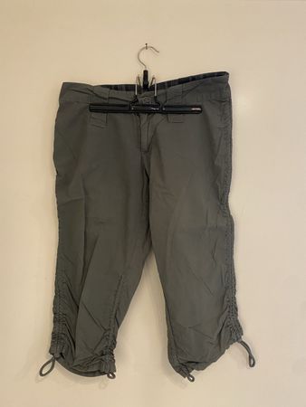 Vintage Olivefarbene 3/4 Hose, ca. Gr. 38