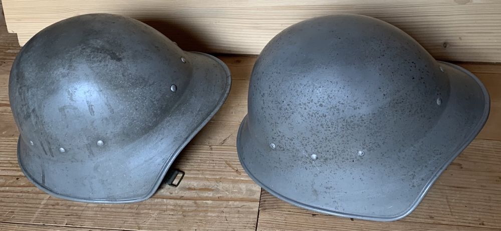 2 Helme vom Zivilschutz 4