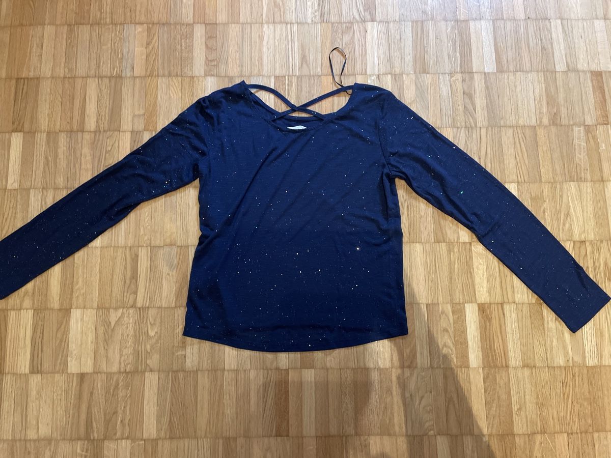 H&M Camicette, T-shirt & Top: Dunkelblaues Glitzer Langarmshirt – Usato da Zürich venduto da spo_zxm7 1