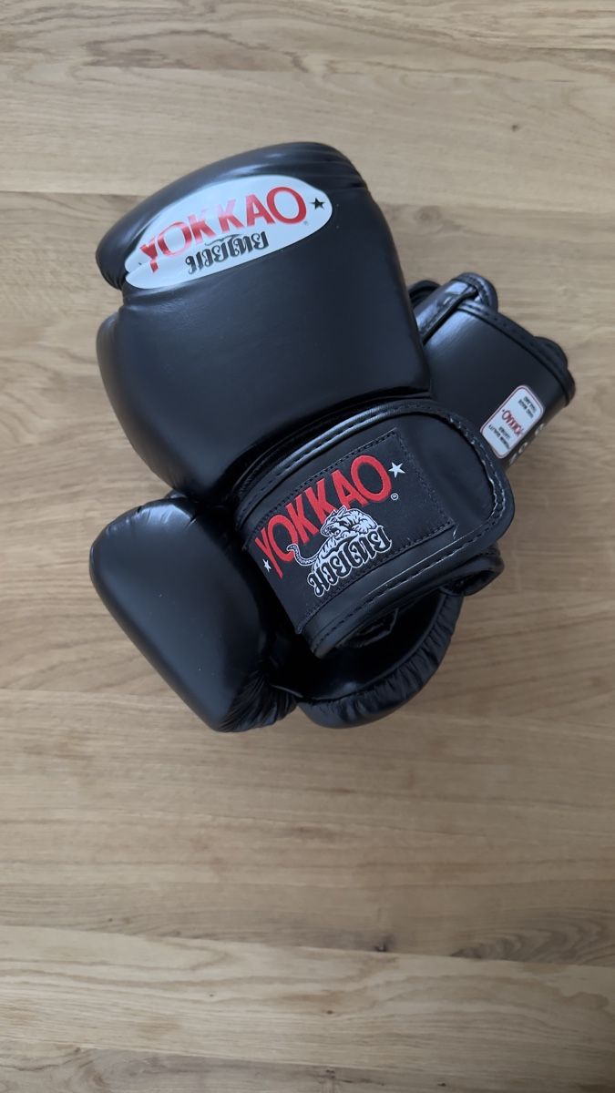 Guanti & manicotti: YOKKAO Muay Thai Boxhandschuhe – Nuovo (secondo la descrizione) da Thal venduto da jel_pg7r 1