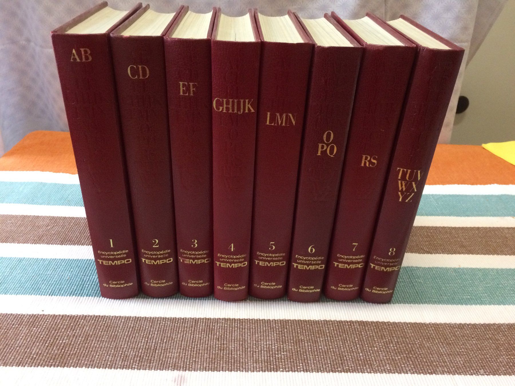 Libri: Encyclopédie TEMPO Universalis - Édition complète - 8 tomes – Nuovo (secondo la descrizione) da Vevey venduto da rog_9vvj