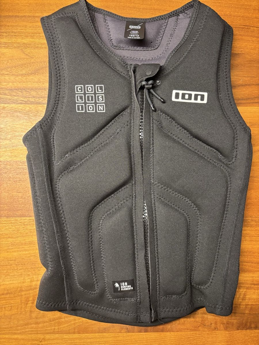 Gilet & Giacche senza maniche: ION Collision Vest Core - Surfing Elements 152/12 - schwarz – Nuovo (secondo la descrizione) da Abtwil SG venduto da mvjes