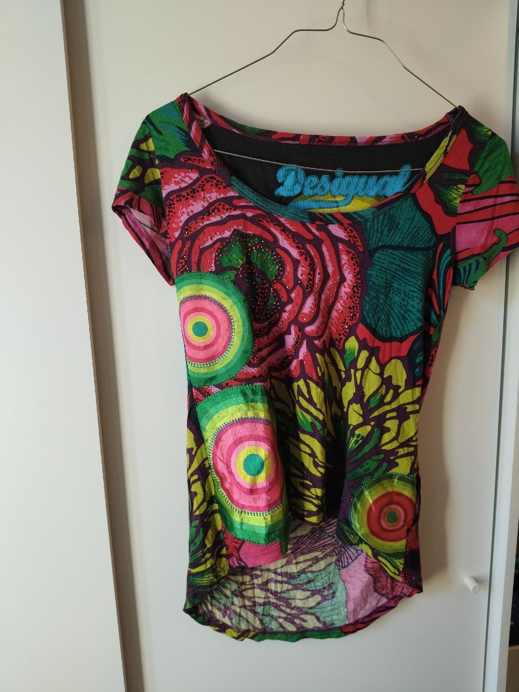 Desigual Blusen, T-Shirts & Tops: Bunte T-Shirt  – Gebraucht aus Zürich von ila_9pnk