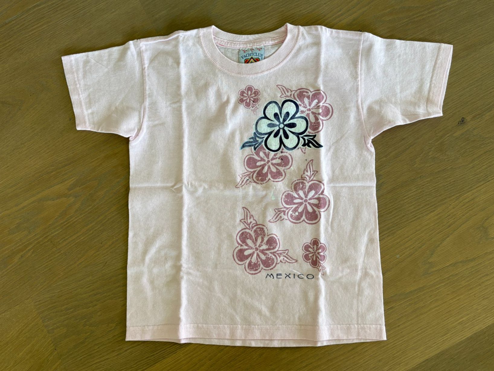 Camicette, T-shirt & Top: Rosa T-Shirt mit Blumenmuster, Grösse 140 – Usato da Rüschlikon venduto da user999