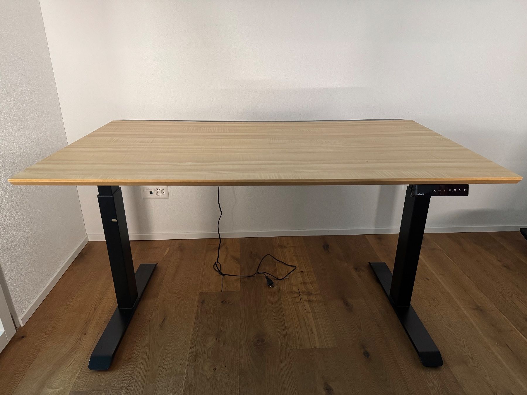Schreibtische: Höhenverstellbarer Bürotisch (Ofinto Elevate) – Gebraucht aus Inwil von jan_7l7x
