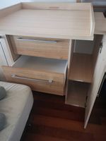 Schönes Kinderbett und Wickelkomode 
