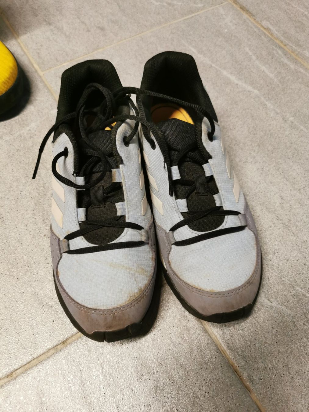 Adidas Scarpe per ragazze: Adidas Traxion Trekkingschuhe Gr. 34 – Usato da Konolfingen venduto da torina85