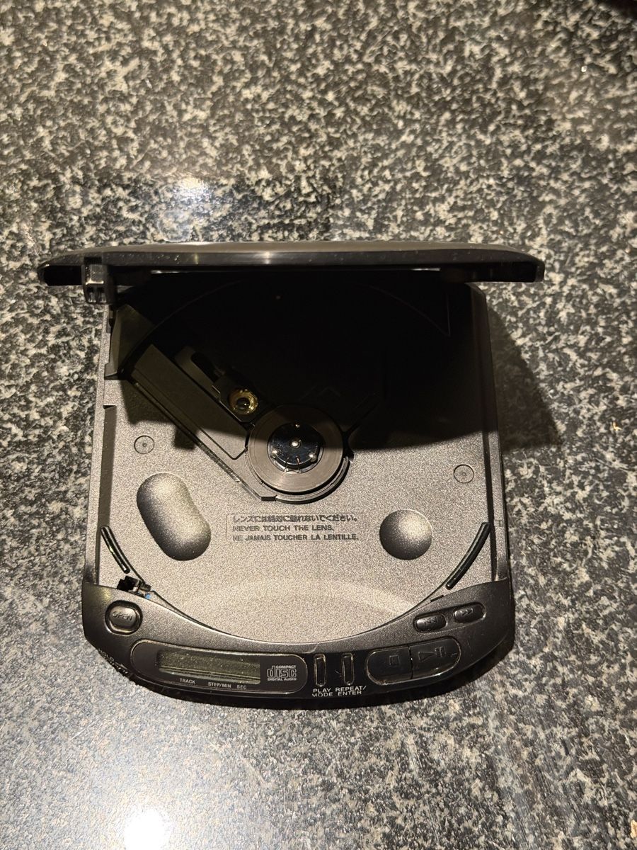 Sony Tragbarer Mediaplayer: Sony Discman lecteur CD portable – Gebraucht aus Lausanne von Planet_Faisceaux 1