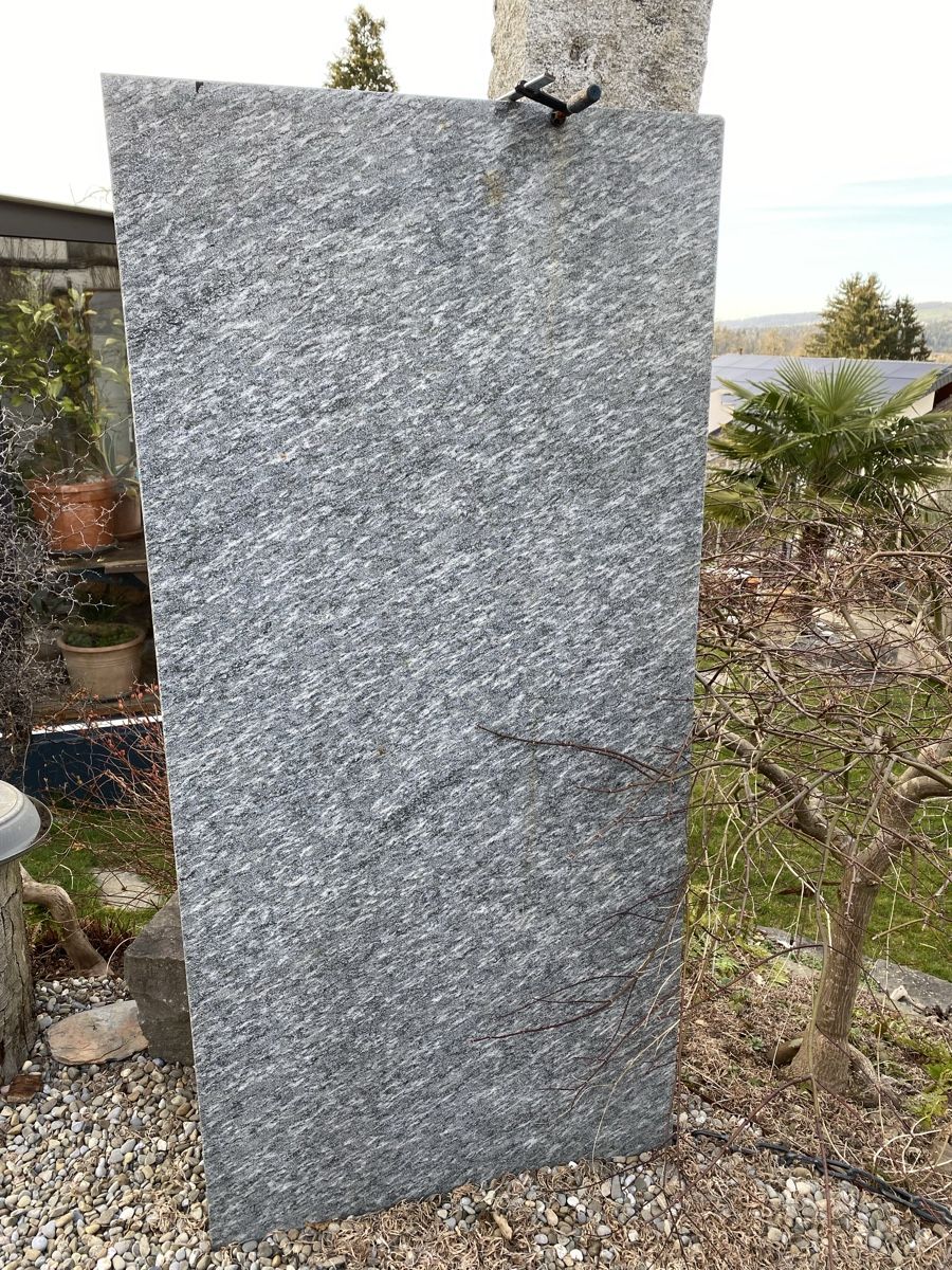 Piatti di portata: Granitplatte Tischplatte Gartentisch – Usato da Fischbach-Göslikon venduto da Moene