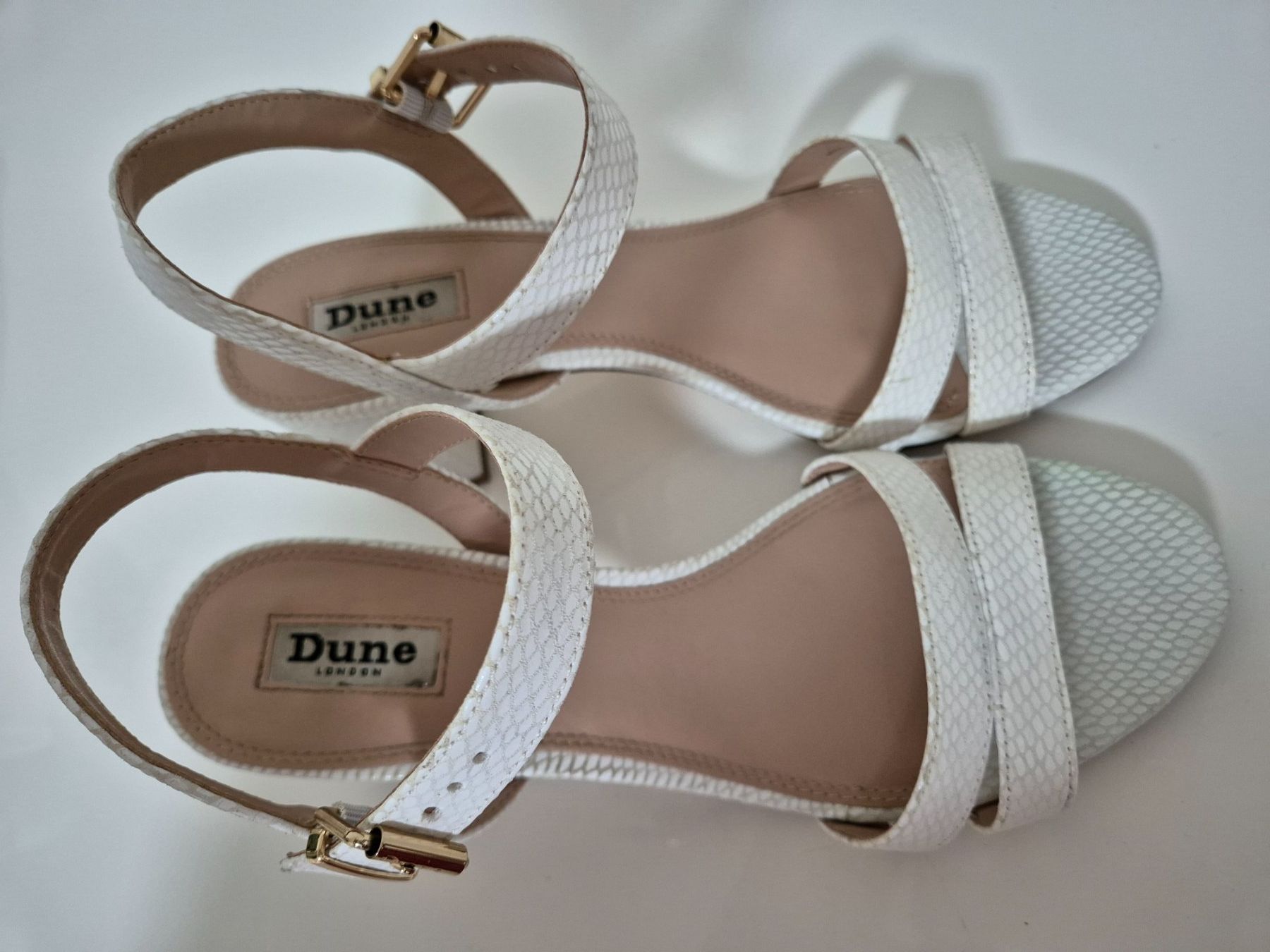 Dune London Scarpe da donna: Weisse Sandalen von Dune gr. 38 – Nuovo (secondo la descrizione) da Basel venduto da Elena_02 4