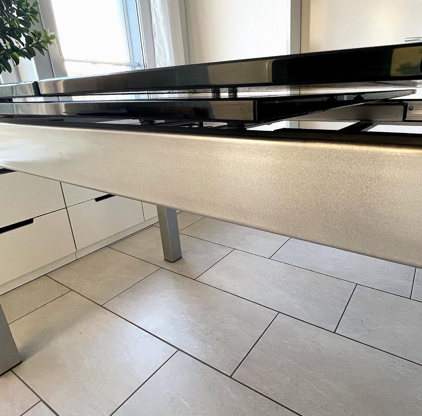 Tavoli: Esstisch aus Glas, ausziehbar – Usato da Uster venduto da Hotzli 4