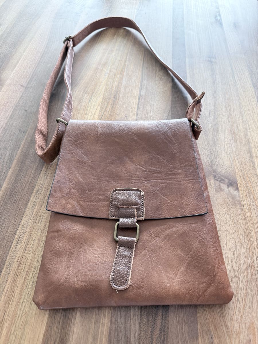 Borse da donna: Faux Leder Umhängetasche Cognac Farbe – Nuovo (secondo la descrizione) da Kaltbrunn venduto da IMRLU998