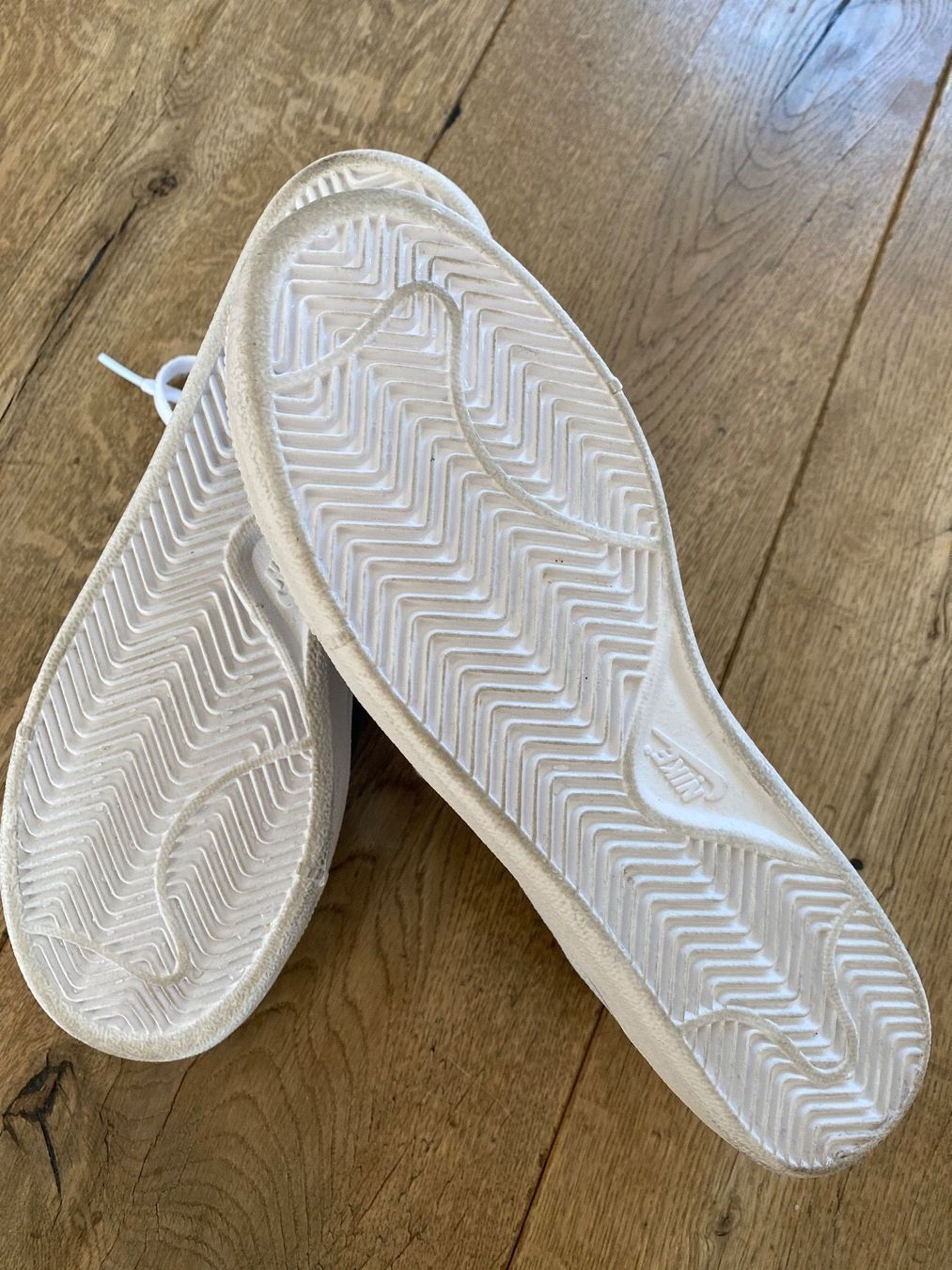 Nike Scarpe da donna: Nike Sneakers  Gr.40 – Usato da Davos-Platz venduto da Ihirsch 2