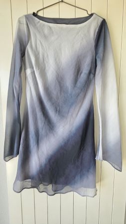 NEW LOOK Chiffon Kleid blau/grau Ombre Gr. 34 / NEU