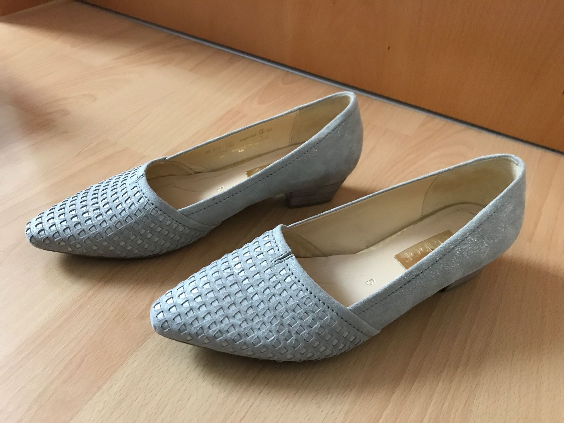 Gabor Chaussures femmes: Damen-Pumps Gabor Grösse 38 hellbeige – D'occasion à Oberglatt ZH par Willma7 1