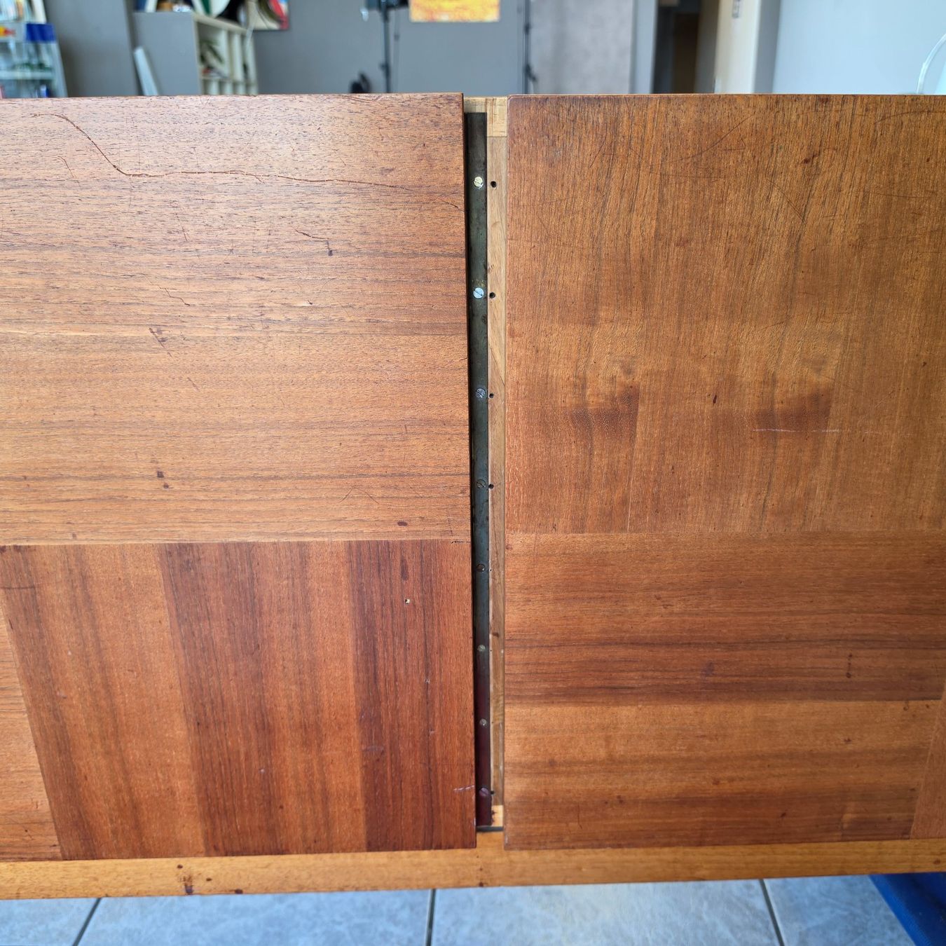 Kommoden: 1960 Sideboard Dresser Holzkommode Vintage Nussholz Kommode – Gebraucht aus Nottwil von Wondewa-Shop 7