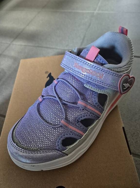 Scarpe per ragazzi: Scarpa leggera da bambina aperta lateralmente – Usato da Vacallo venduto da for_Alessandra78 1