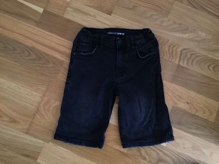 Zara Jeans Shorts, Schwarz, Gr. 122/128.